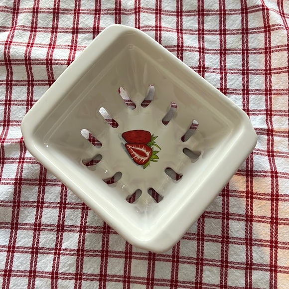 Rae Dunn Fruit Basket - Picture 4 of 6